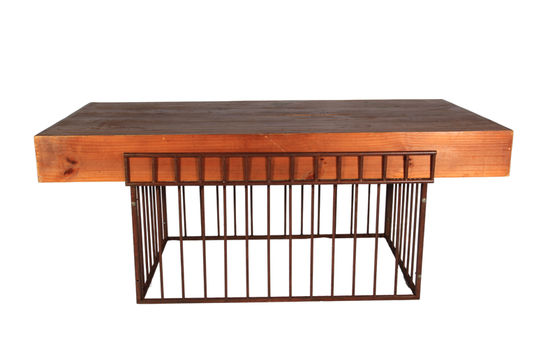 Mesa Gradeada com Tampo Demolição com Borda (2,50 x 1,00 x 0,80m)